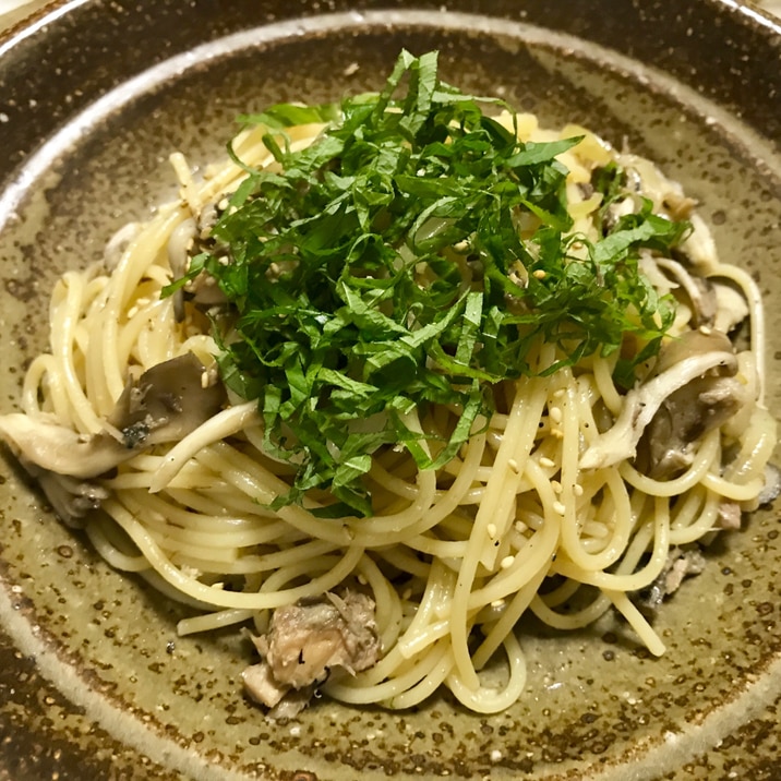 サバの缶詰で手軽に！サバと大葉とレモンのパスタ